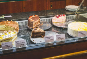 Debunking 5 Common Myths Around Chocolate Cakes in Singapore